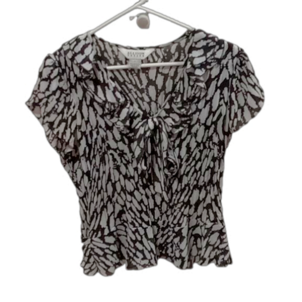 08 - ALLISON TAYLOR, BLACK & WHITE V NECKLINE BUTTERFLY SHOULDER SLEEVES